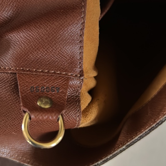 LV Musette Bag with Dust bag and a additional LV Strap - Picture 11 of 13